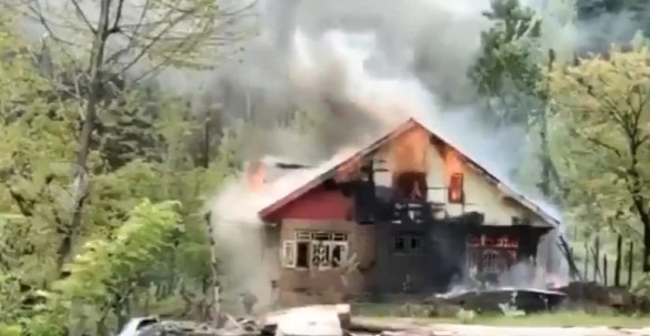 కాశ్మీర్‌లో ఆర్మీ ఆపరేషన్.. ముగ్గరు టెర్రరిస్టులు హతం